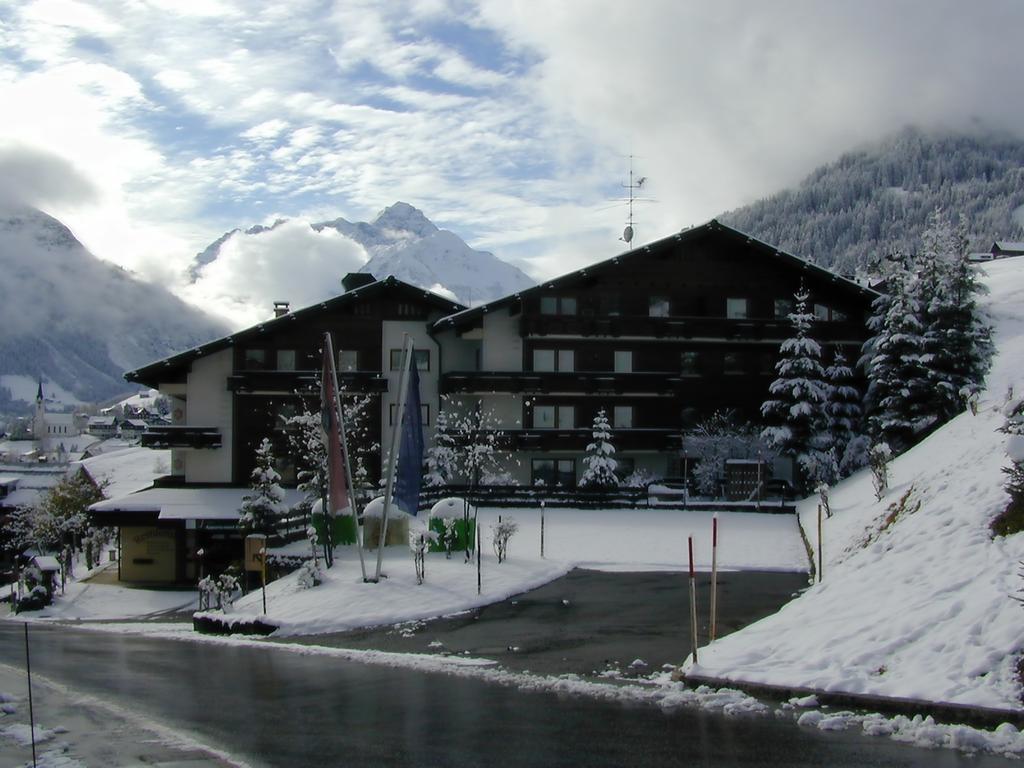 Suitehotel Kleinwalsertal Hirschegg  Bagian luar foto