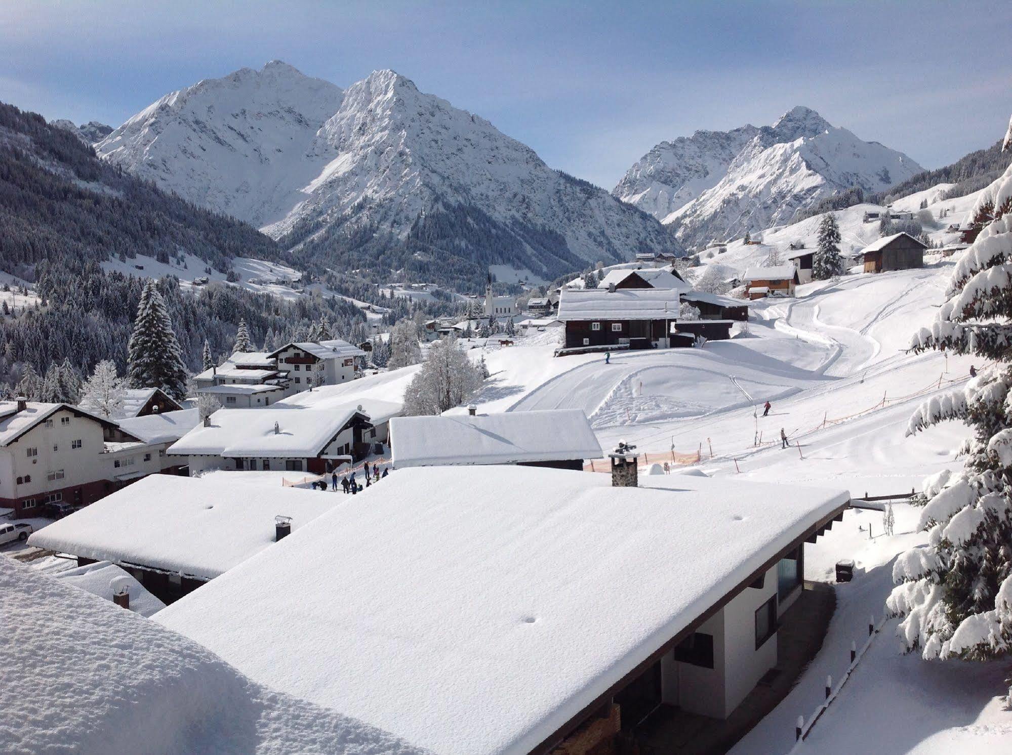 Suitehotel Kleinwalsertal Hirschegg  Bagian luar foto